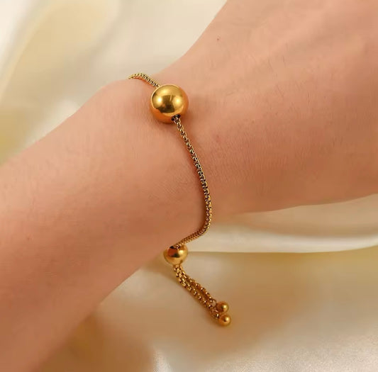 Orbella chain bracelet