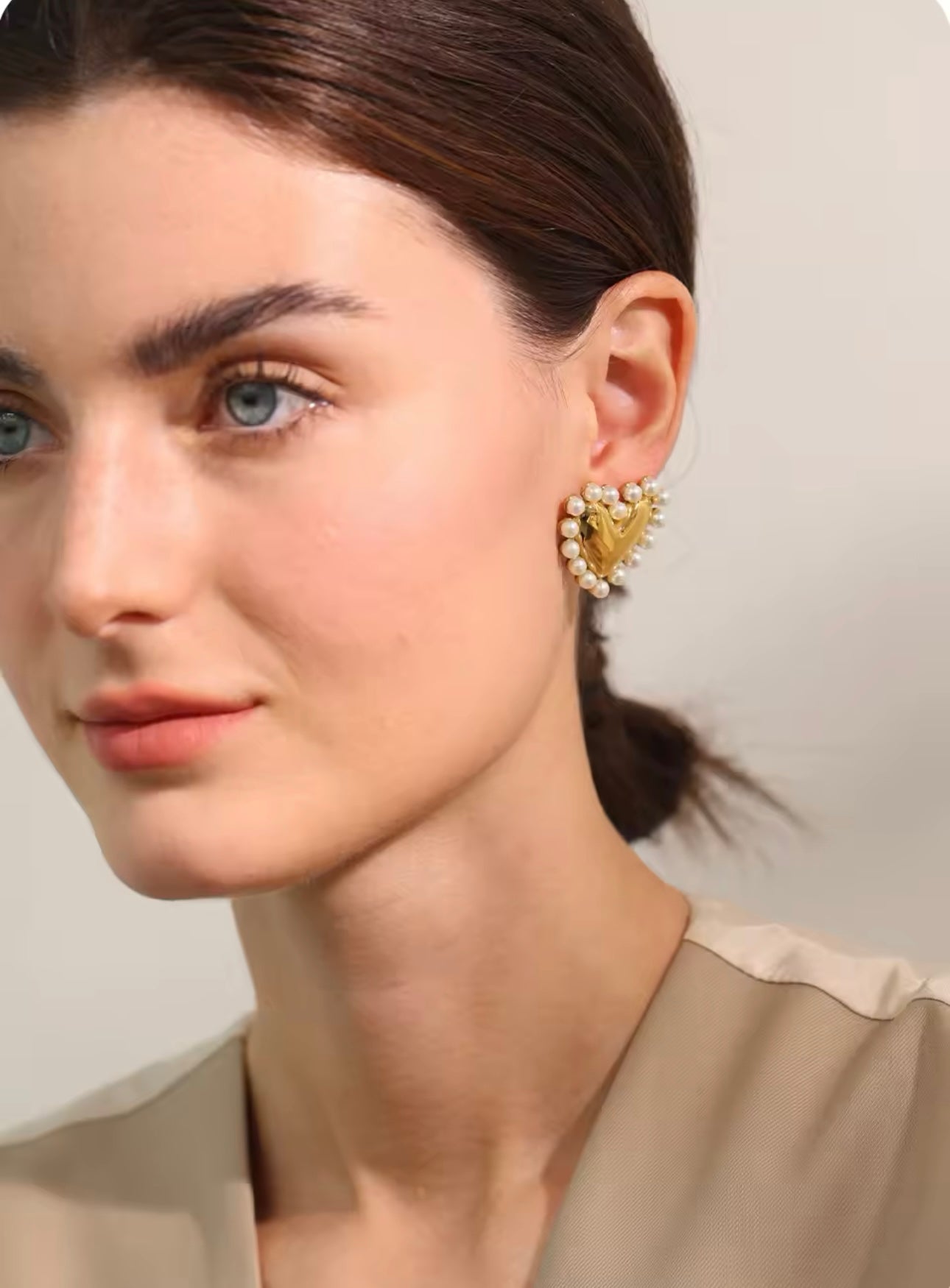 Pearlina heart studs