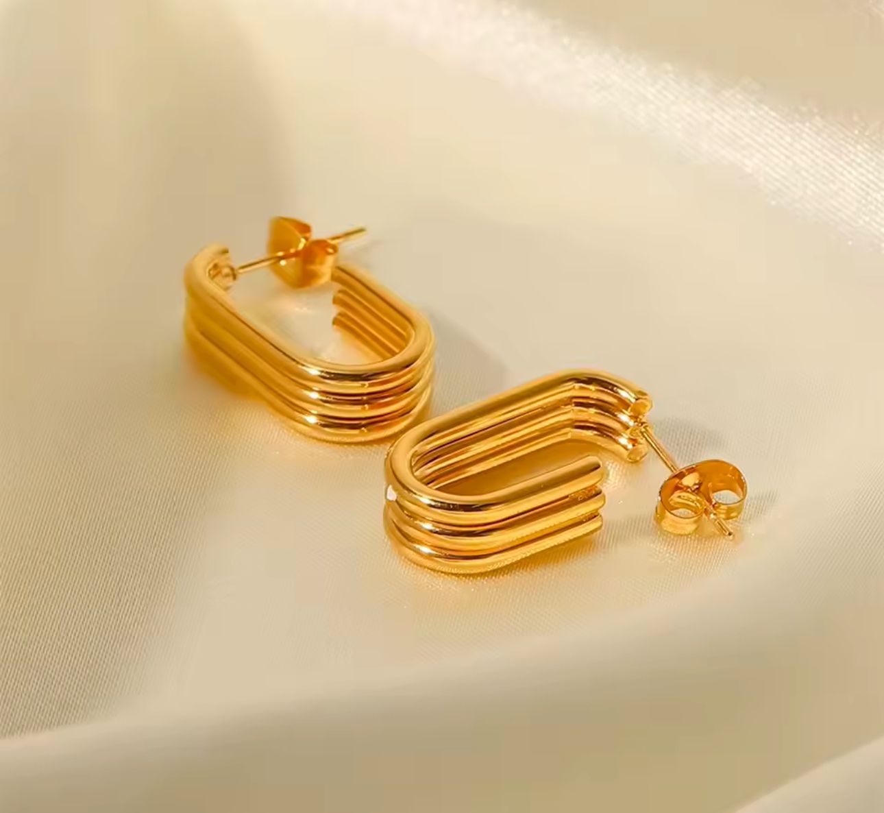 Tricurve Earing